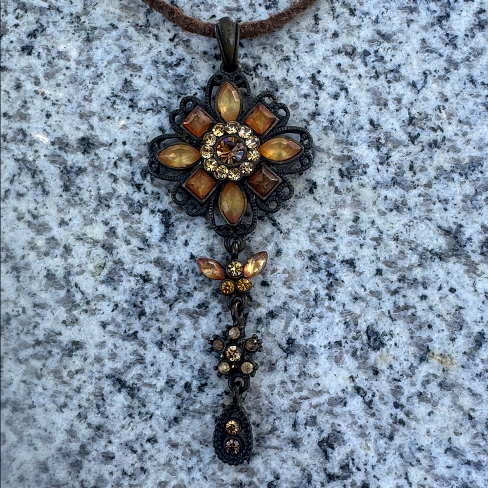 Elegant Trene and smoky topaz foral pendant necklace